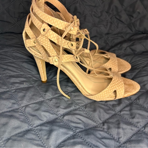 Vince Camuto Nude Snakeskin Gladiator Heels | Lace-Up Strappy Sandals Size 8.5 - Picture 4 of 9